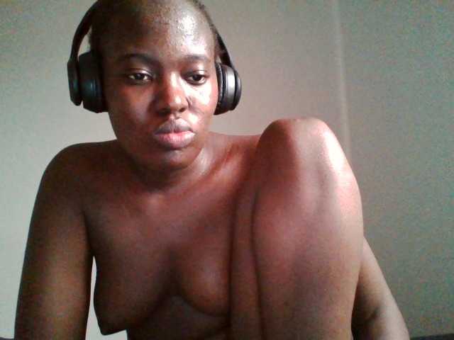 Bebes22 live cam on BongaCams