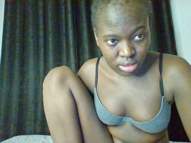 Bebes22 live cam on BongaCams