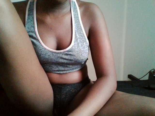Bebes22 live cam on BongaCams