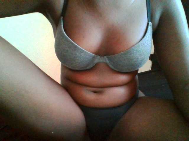 Bebes22 live cam on BongaCams