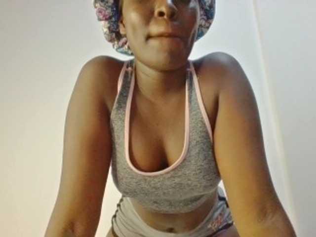 Bebes22 live cam on BongaCams