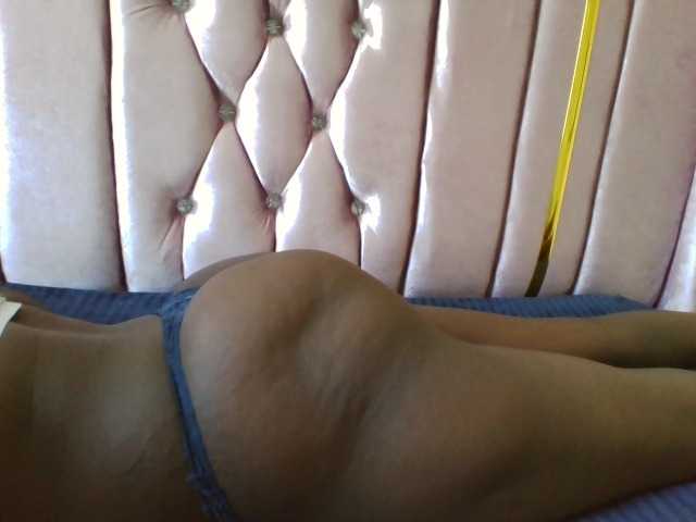 Bebes22 live cam on BongaCams