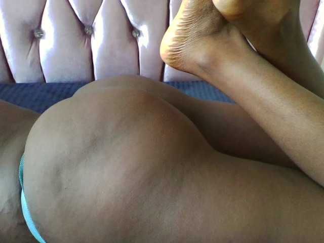 Bebes22 live cam on BongaCams