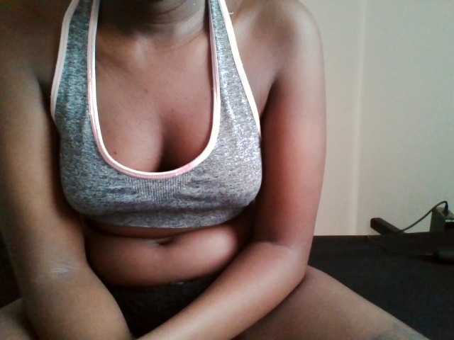 Bebes22 live webcam show
