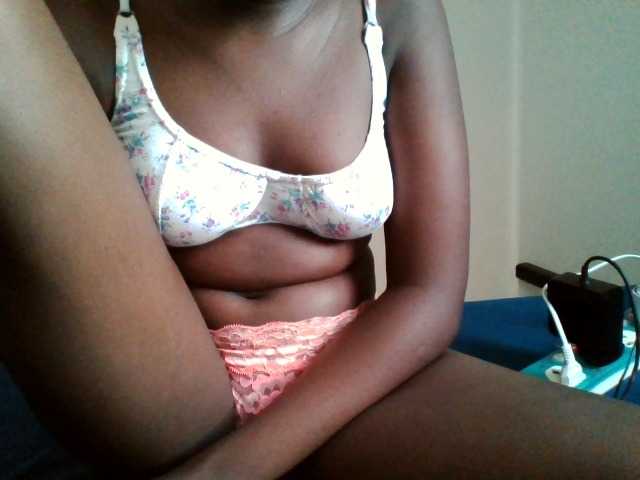 Bebes22 live cam on BongaCams