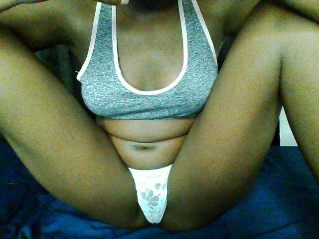 Bebes22 live cam on BongaCams
