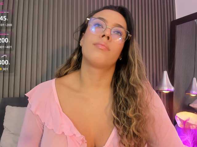lizzarobert live cam on BongaCams