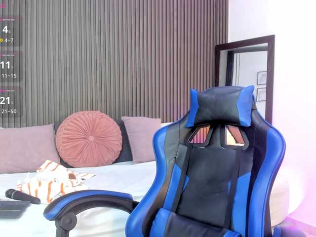 lizzarobert live cam on UnifiedCams