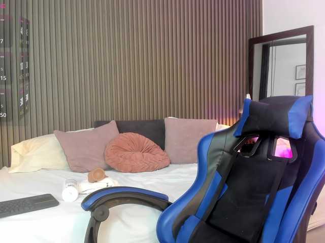 lizzarobert live cam on BongaCams