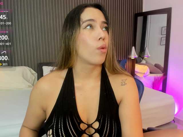 lizzarobert live cam on UnifiedCams