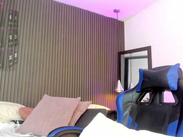 lizzarobert live cam on BongaCams