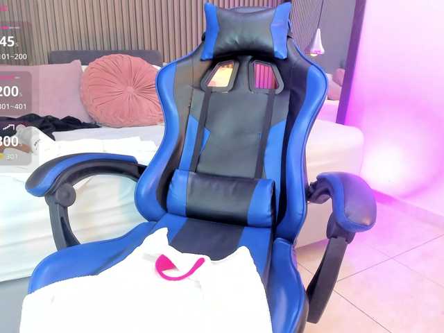 lizzarobert live cam on BongaCams