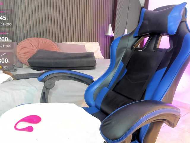 lizzarobert live cam on BongaCams
