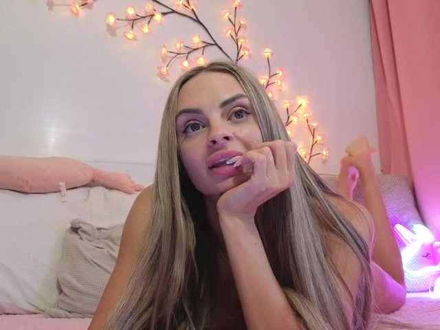 cutetella live cam on BongaCams