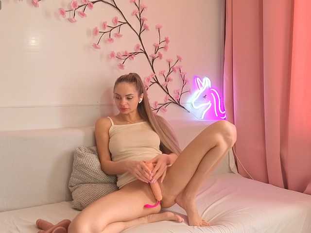 cutetella live cam on BongaCams