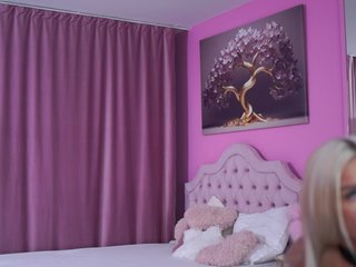 LaraBrynn Porn Show