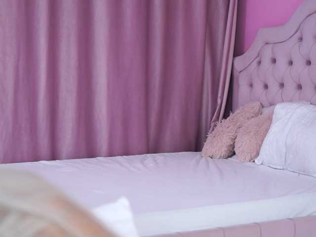 LaraBrynn live cam
