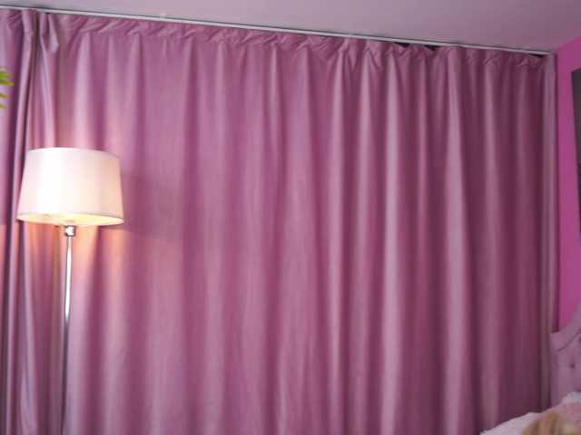 LaraBrynn live cam