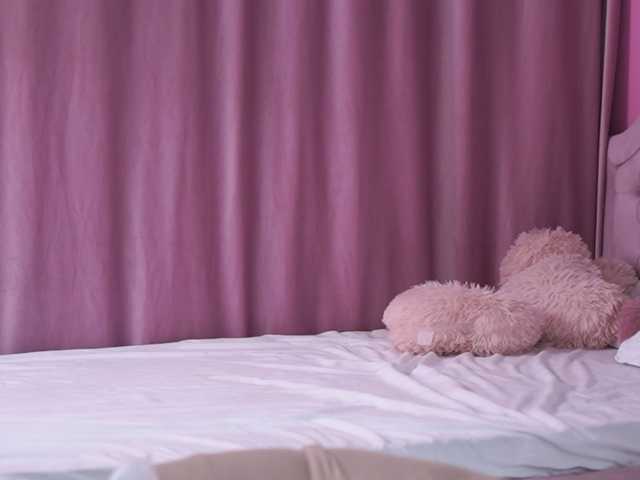 LaraBrynn live cam on BongaCams