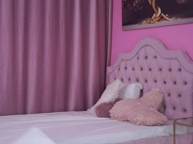 LaraBrynn live cam