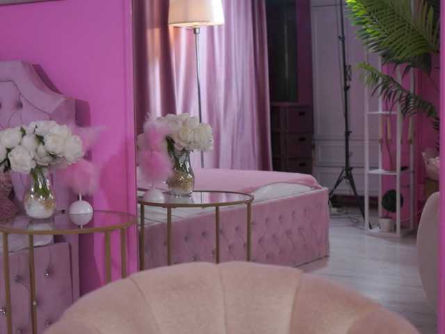 LaraBrynn live cam on BongaCams