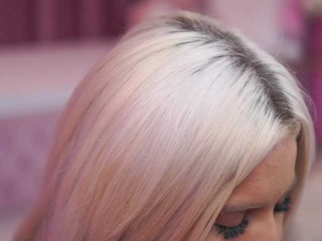 LaraBrynn live cam on BongaCams