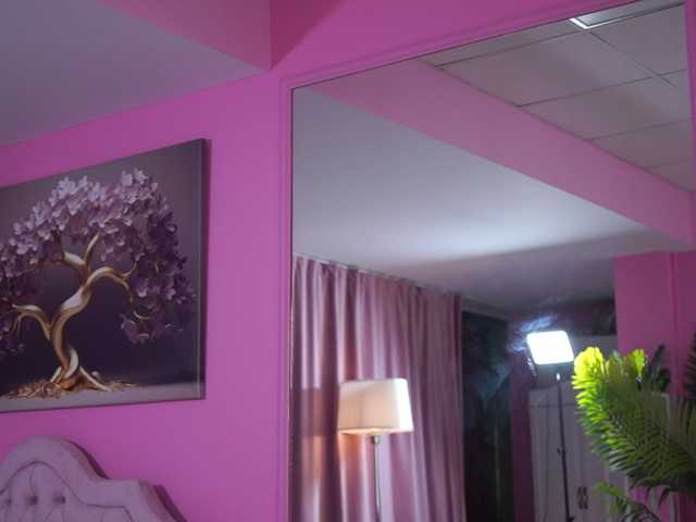 LaraBrynn live cam on BongaCams