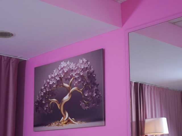 LaraBrynn live cam