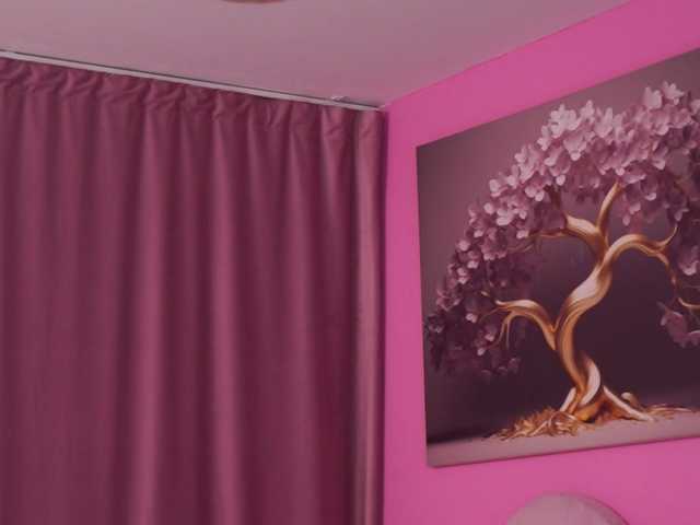 LaraBrynn live cam on BongaCams