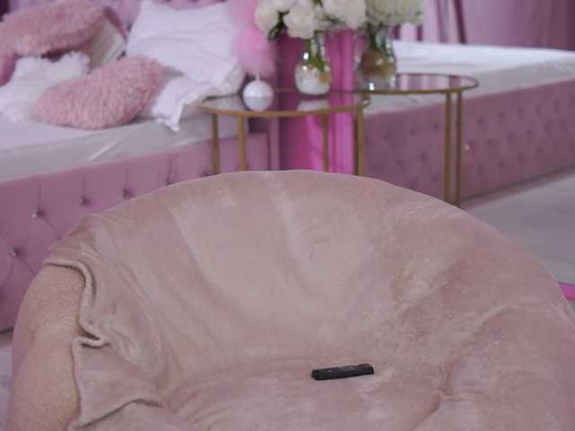 LaraBrynn live cam on BongaCams