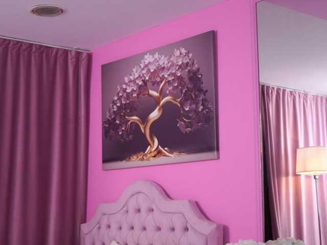 LaraBrynn live cam