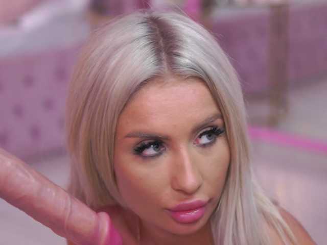 LaraBrynn live cam
