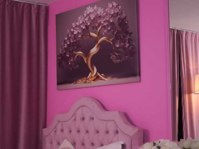 LaraBrynn live cam