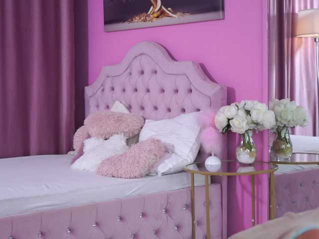 LaraBrynn live cam on BongaCams