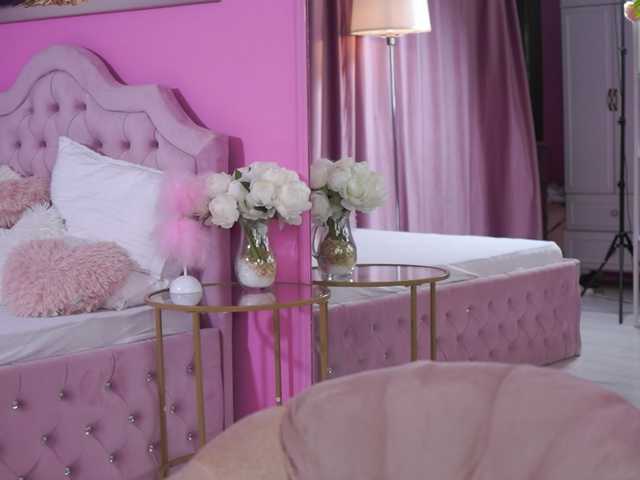 LaraBrynn live cam