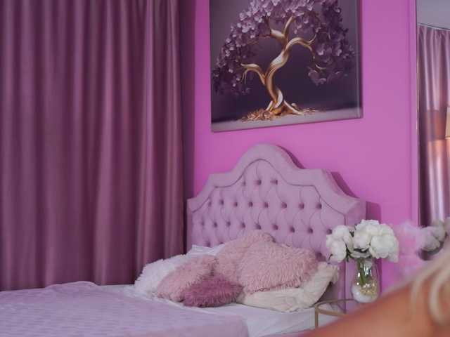 LaraBrynn live cam