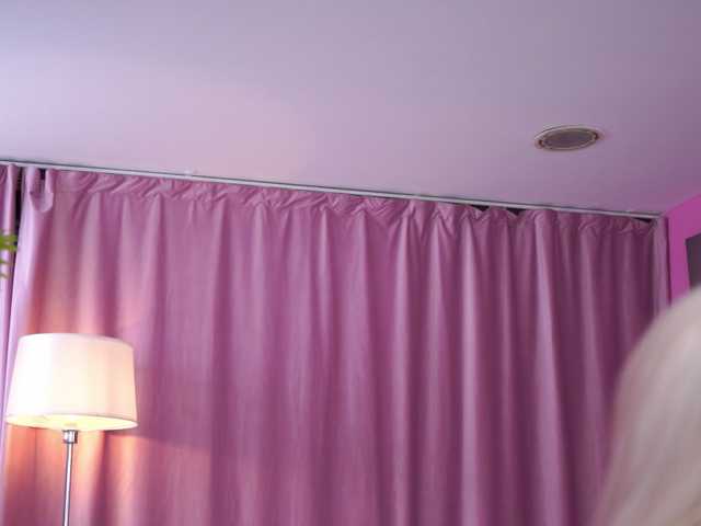 LaraBrynn live cam