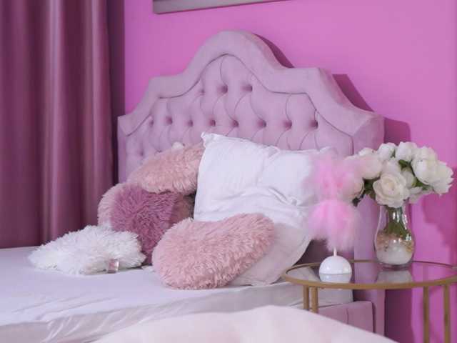 LaraBrynn live cam on BongaCams