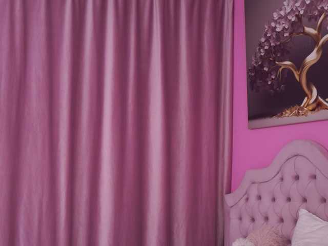 LaraBrynn live cam
