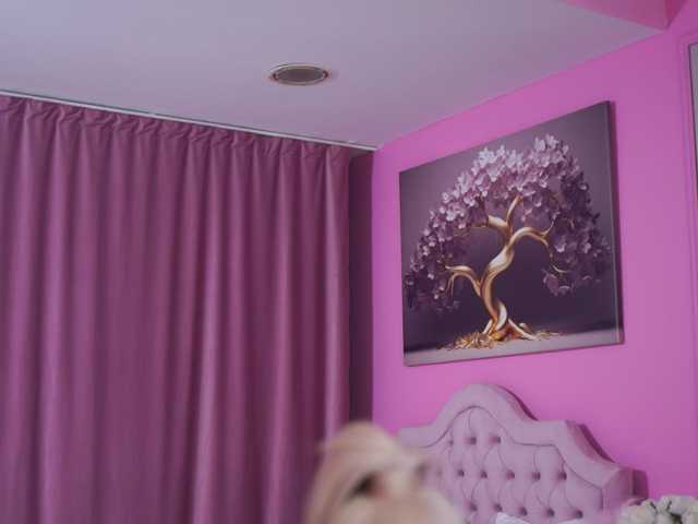 LaraBrynn live cam on BongaCams