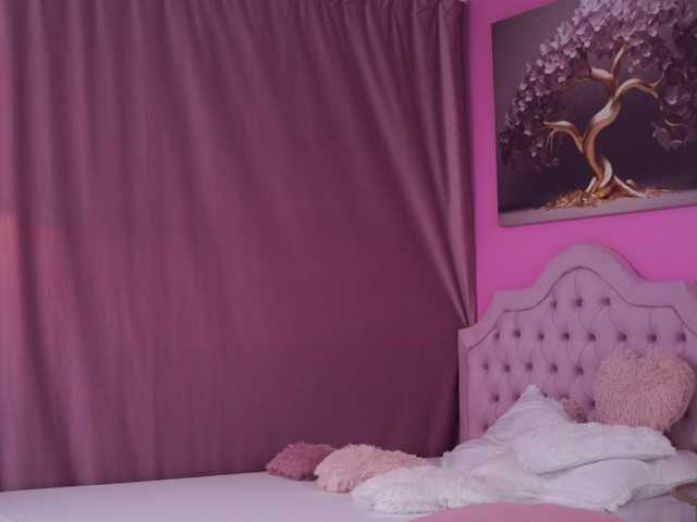 LaraBrynn live cam