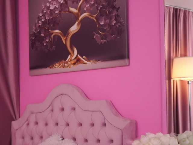 LaraBrynn live cam on BongaCams