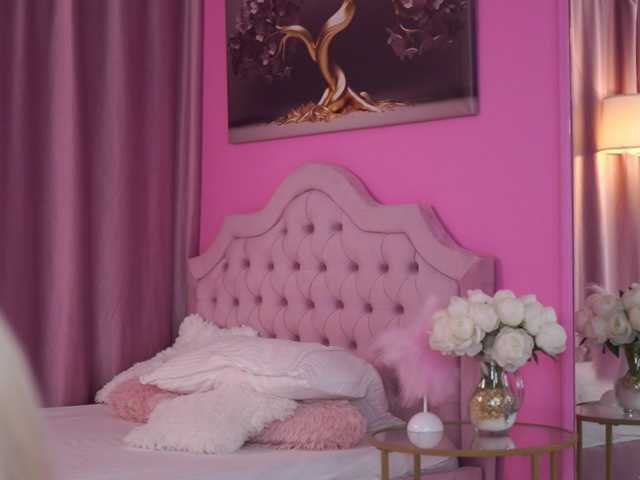 LaraBrynn live cam