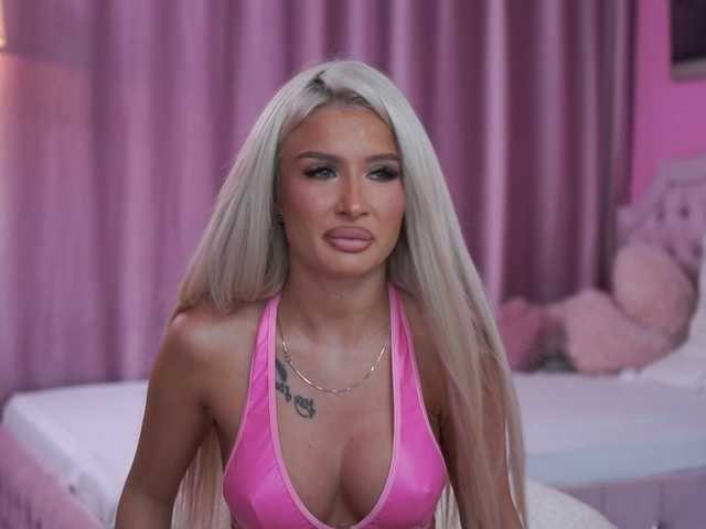 LaraBrynn live cam on BongaCams