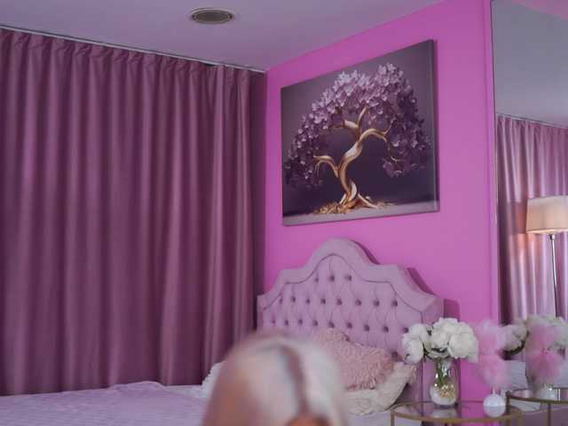 LaraBrynn live cam