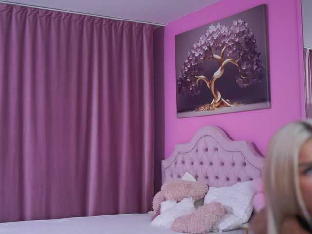 LaraBrynn live cam