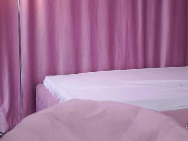 LaraBrynn live cam preview