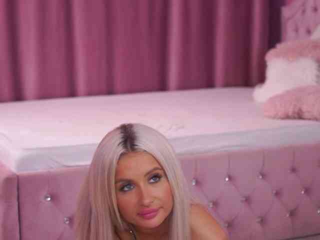 LaraBrynn webcam