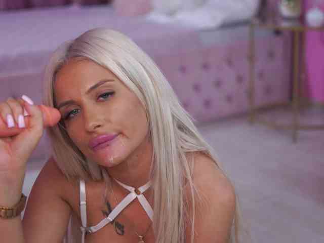 LaraBrynn webcam