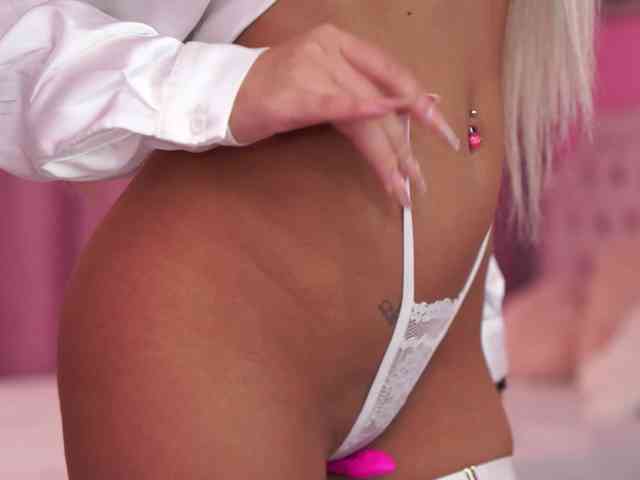 Larabrynn's cam show statistics and live stream